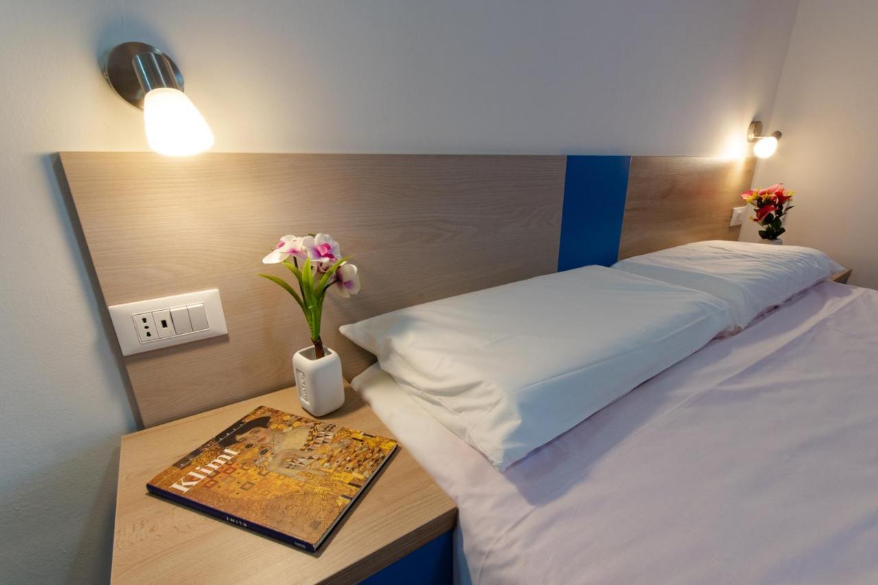 Bed & Blu Otel La Caletta Dış mekan fotoğraf