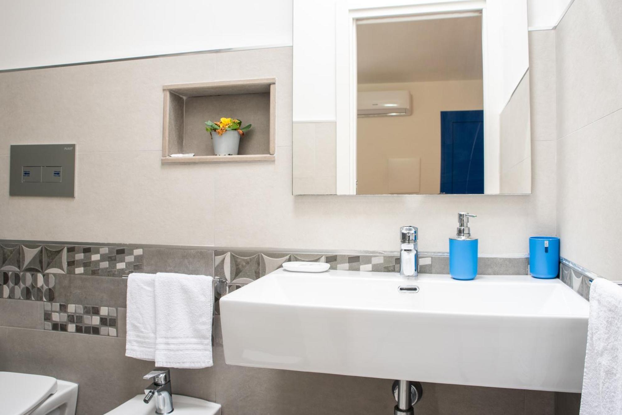 Bed & Blu Otel La Caletta Dış mekan fotoğraf